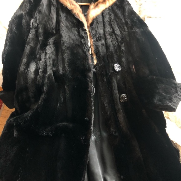 VINTAGE 40’s 50’s BLACK FUR COAT WITH MINK COLLAR - Picture 8 of 8